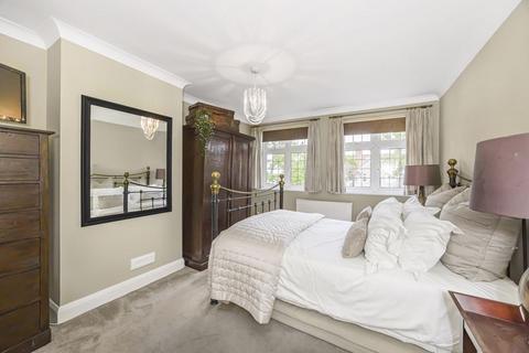 3 Pinewood Avenue, Sidcup, DA15 8BB