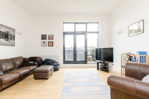 3 bedroom flat to rent, Cambridge Heath Road, Whitechapel, London, E1
