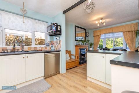 4 bedroom semi-detached house for sale, Farthings Close, Wellington