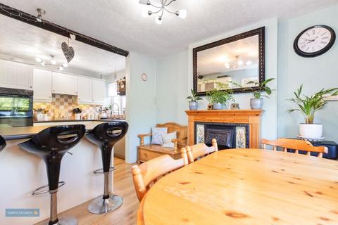 4 bedroom semi-detached house for sale, Farthings Close, Wellington