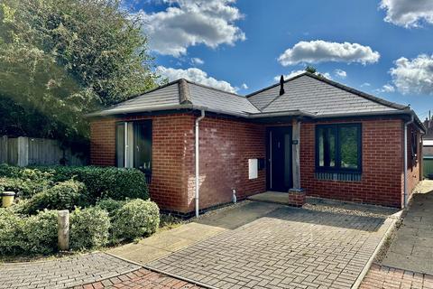 3 bedroom detached bungalow for sale, Long Lane, Southampton