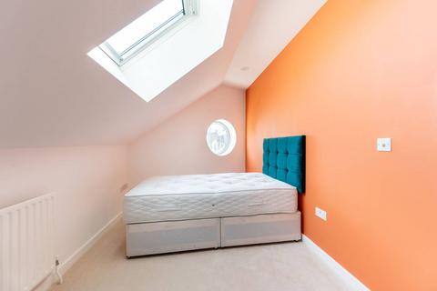 4 bedroom flat for sale, Wellington Road, Kensal Rise, London, NW10