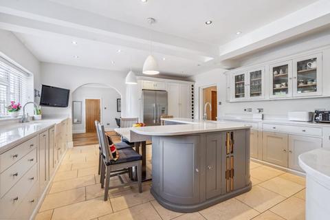 5 bedroom detached house for sale, Tebworth Road, Wingfield, Bedfordshire