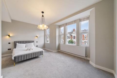 5 bedroom terraced house to rent, Spezia Road, Kensal Rise, London NW10