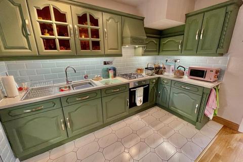 10 Croft Down Road, Solihull, B92 9BD