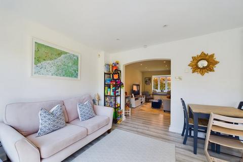 8 Delves, Tadworth, KT20 5UF