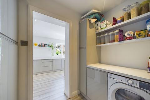 8 Delves, Tadworth, KT20 5UF