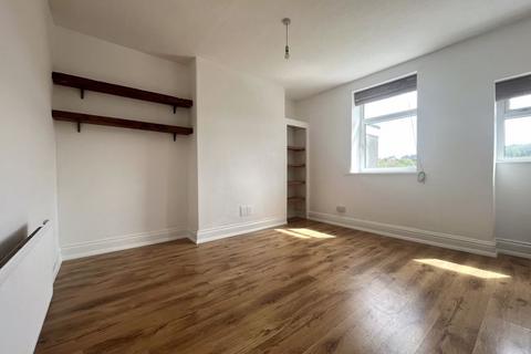 1 bedroom apartment to rent, 1 Bed flat - 114c Old Laira Road