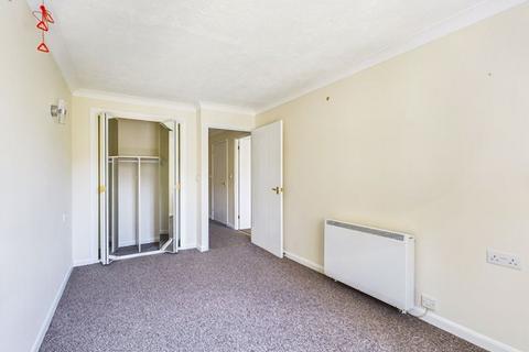 1 bedroom apartment to rent, Chaldon Road, Caterham
