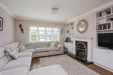 31 Broadfields, East Molesey, KT8 0BW