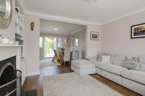 31 Broadfields, East Molesey, KT8 0BW