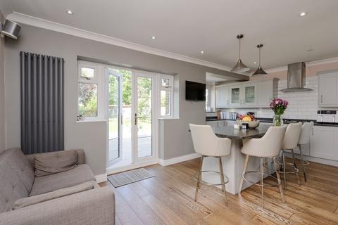 31 Broadfields, East Molesey, KT8 0BW