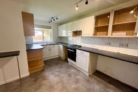 3 bedroom terraced house to rent, Macaulay Square, Calne SN11