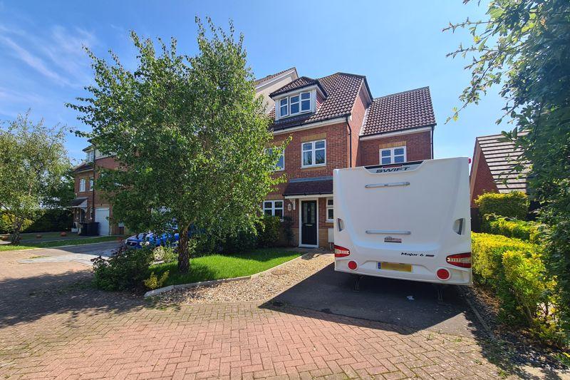 Fitzroy Drive, LeeOnTheSolent, PO13 5 bed townhouse for sale £495,000