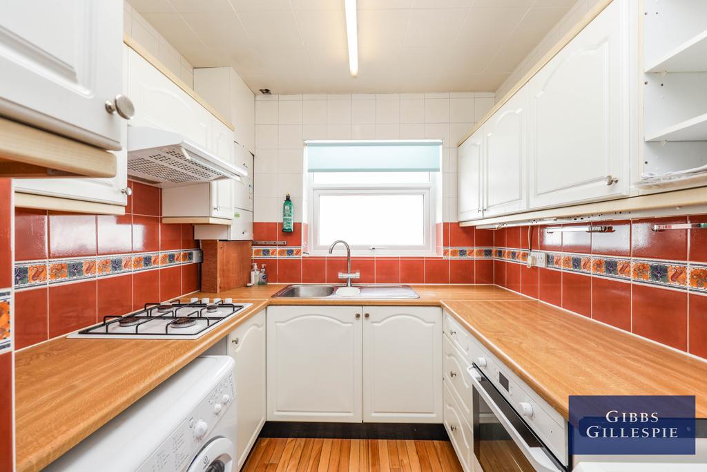 Woodlands Avenue, Eastcote, HA4 9RJ 2 bed bungalow £1,850 pcm (£427 pw)