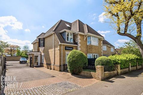 2 bedroom apartment for sale, Olivers, The Avenue, Hornchurch, RM12