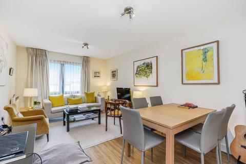 2 bedroom apartment to rent, Bronnley Court, Acton