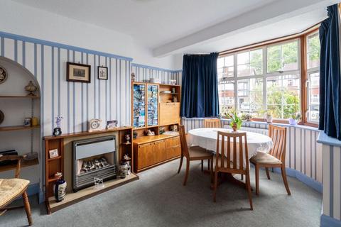 16 Bargate Close, New Malden, KT3 6BQ