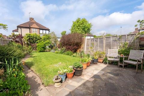 16 Bargate Close, New Malden, KT3 6BQ