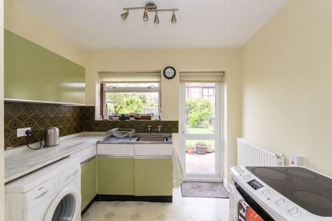 16 Bargate Close, New Malden, KT3 6BQ