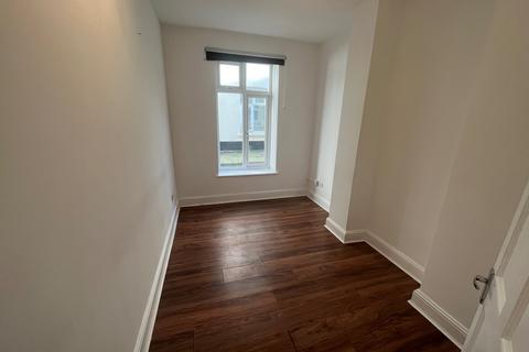 2 bedroom flat to rent, Wykeham Mansions, Rosendale Road, SE21