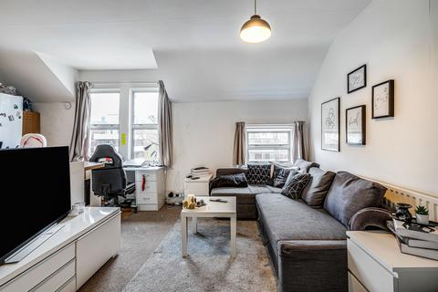 1 bedroom flat to rent, Poynders Road