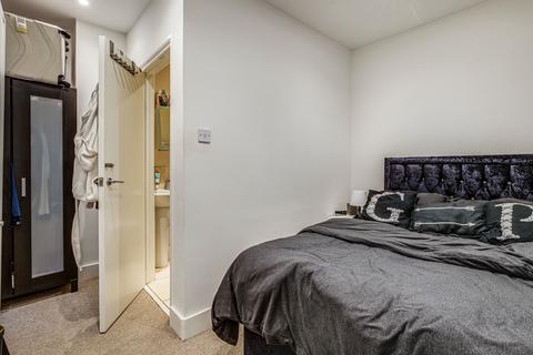 1 bedroom flat to rent, Poynders Road