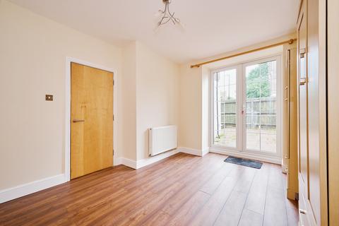 2 bedroom flat to rent, Cliff Road, NW1