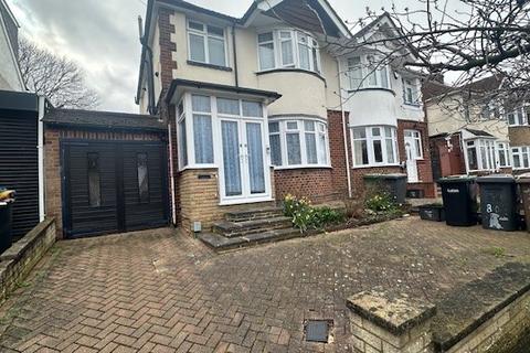 3 bedroom semi-detached house to rent, Beautiful 3 bed home - Round Green - part furnished