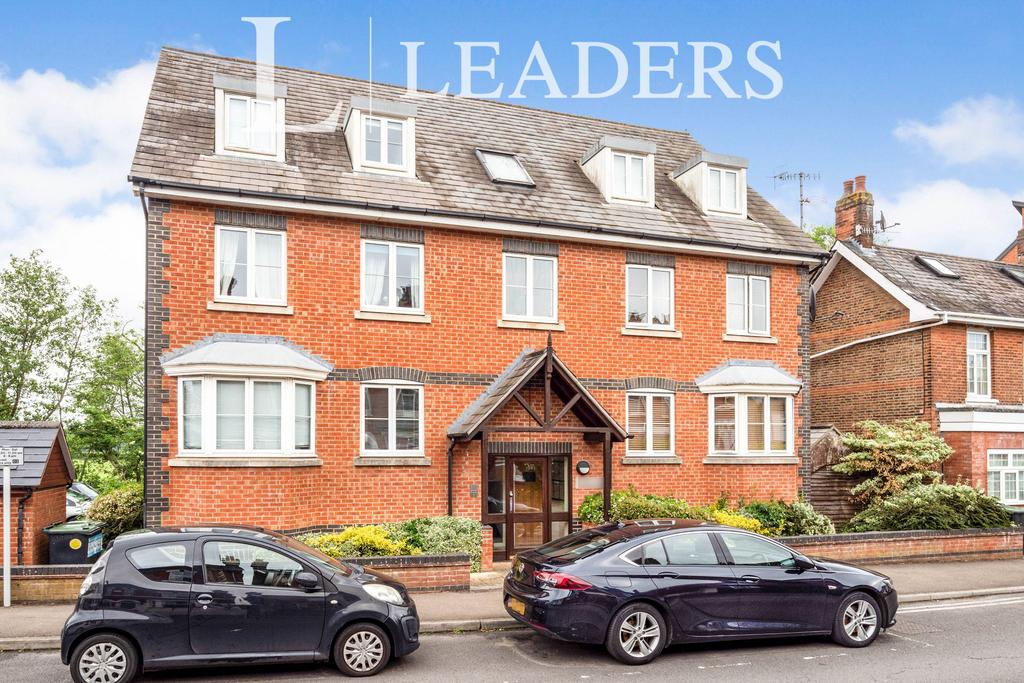 Barden Road, Tonbridge, TN9 2 bed flat £1,400 pcm (£323 pw)