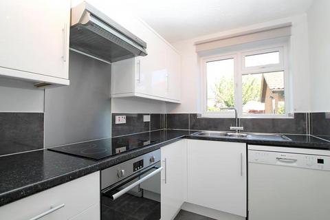 3 bedroom detached house to rent, Woking, Surrey, GU24