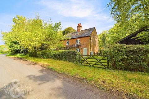 4 bedroom cottage for sale, The Street, Fundenhall, Norwich