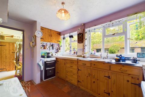 4 bedroom cottage for sale, The Street, Fundenhall, Norwich