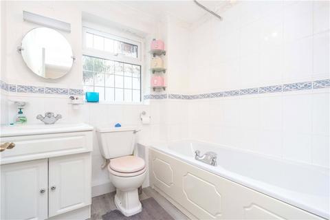 2 bedroom semi-detached house to rent, Guildford Road, Ash