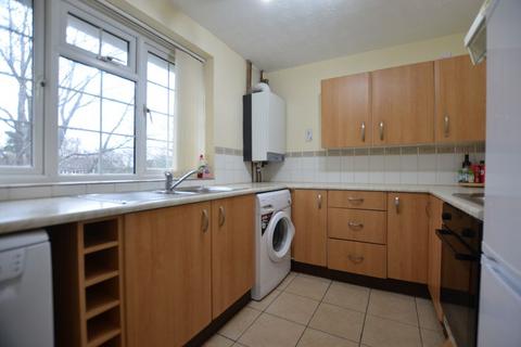 2 bedroom flat to rent, Guildford Road