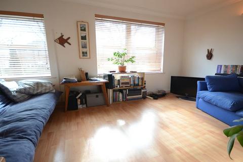 2 bedroom apartment to rent, Muirfield Close, Reading