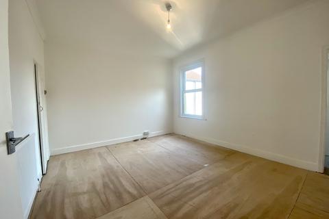 1 bedroom flat to rent, Fairfax Drive, Westcliff-on-Sea, SS0