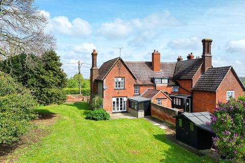 3 bedroom semi-detached house to rent, Court Farm Cottages, Stutton Road, Brantham