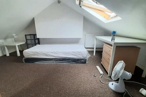 1 bedroom in a house share to rent, Seventh Avenue, London