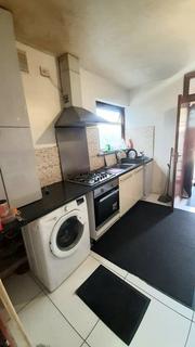 1 bedroom in a house share to rent, Seventh Avenue, London