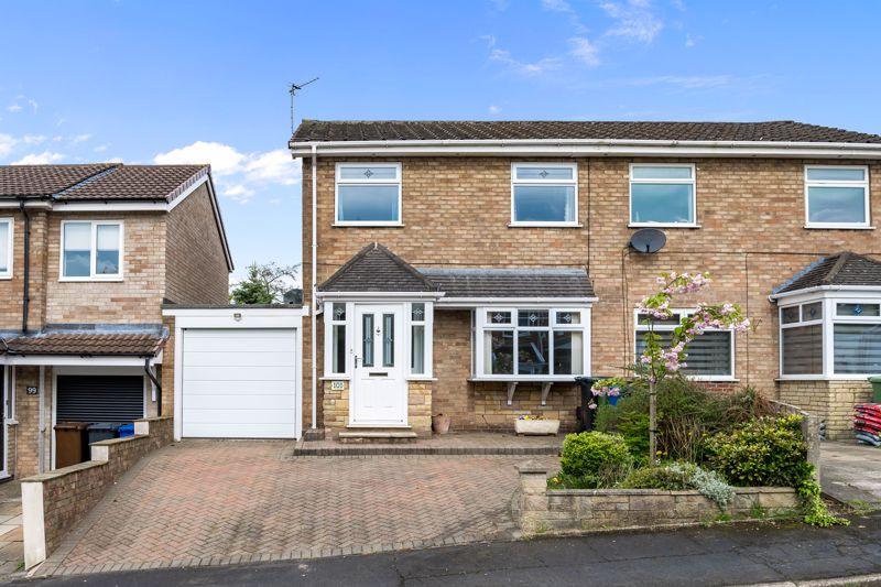 Runshaw Avenue, Wigan WN6 3 bed semidetached house £950 pcm (£219 pw)