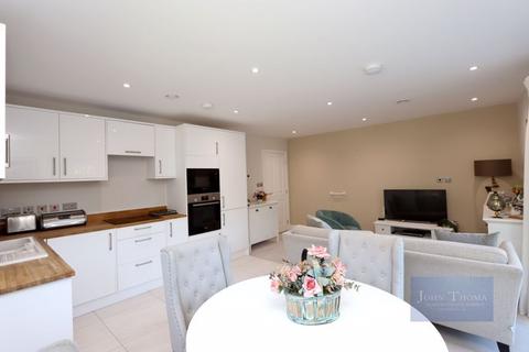2 bedroom apartment for sale, High Road, Loughton IG10