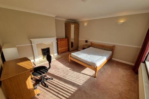 4 bedroom house to rent, 12 Amroth Mews, Sydenham