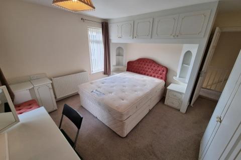 4 bedroom house to rent, 12 Amroth Mews, Sydenham