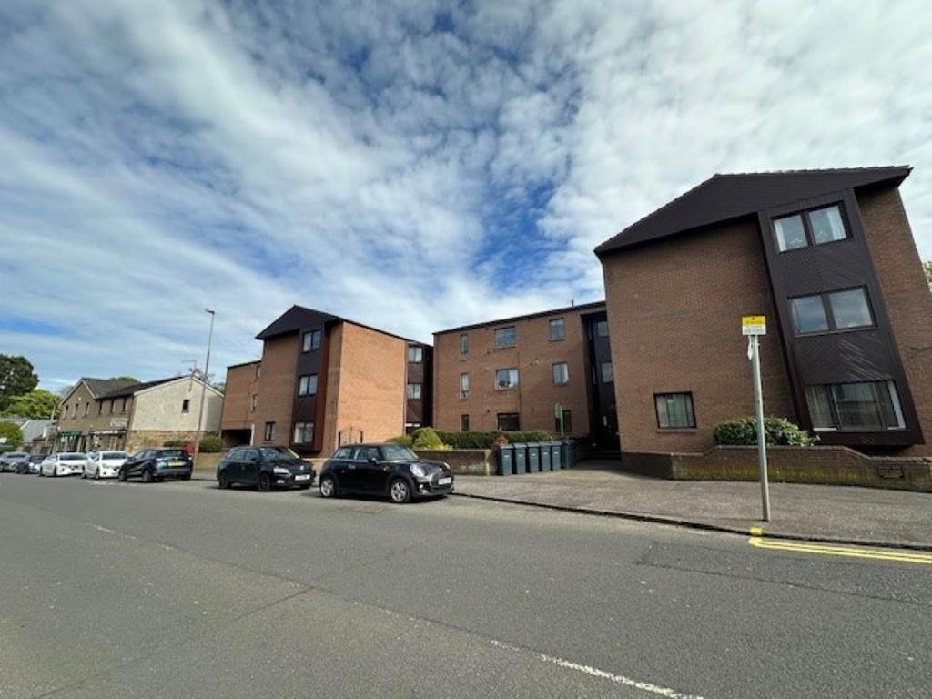 Lanark Road, Juniper Green, Edinburgh 2 bed flat £1,195 pcm (£276 pw)