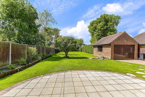 4 bedroom detached bungalow for sale, Sugden Avenue, Wickford, Essex