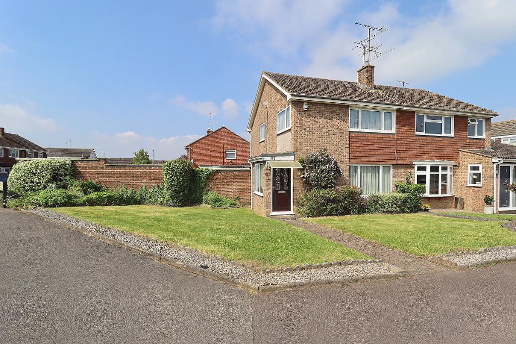 Turnpike Drive, Warden Hills, Luton... 3 bed semidetached house for
