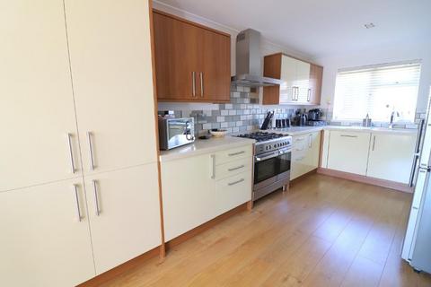 20 Warminster Close, Luton, LU2 8UJ