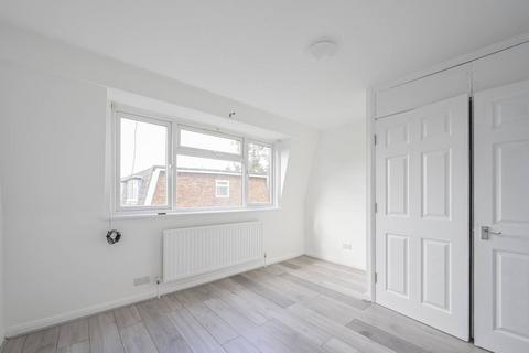 3 bedroom flat to rent, Colman Road, E16, Beckton, London, E16