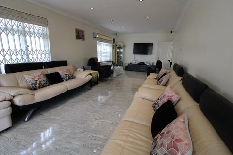 3 bedroom bungalow to rent, Woodmere Avenue, Croydon, CR0